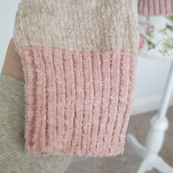 NWT Romeo + Juliet Couture Cropped Chenille Sweater - Picture 5 of 8